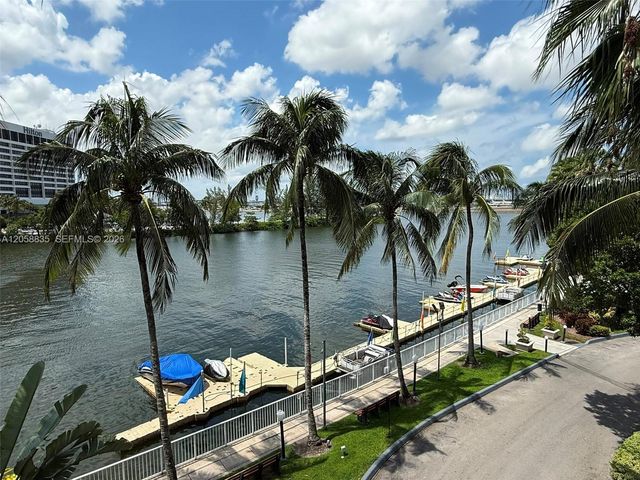5085 NW 7th St 406, Miami, FL 33126