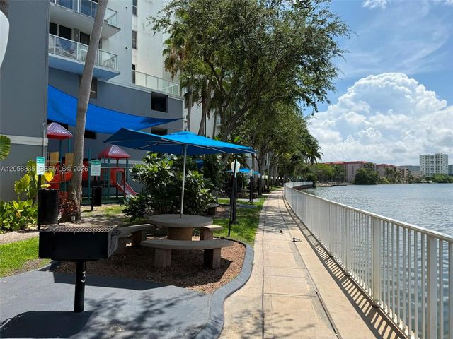 5085 NW 7th St 406, Miami, FL 33126