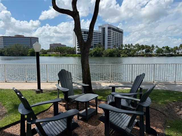5085 NW 7th St 406, Miami, FL 33126