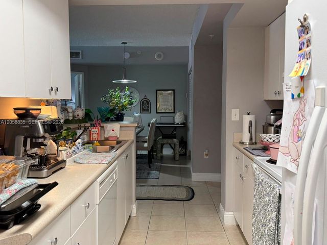 5085 NW 7th St 406, Miami, FL 33126