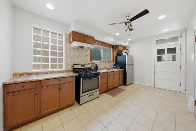 10416 S Sangamon Street, Chicago, IL 60643