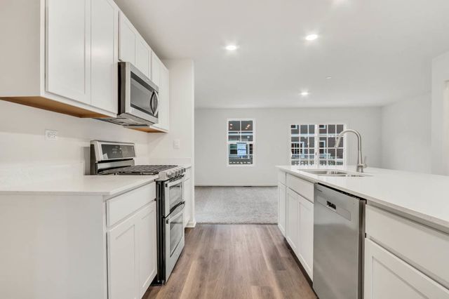447 lakeshore Court, St. Charles, IL 60174