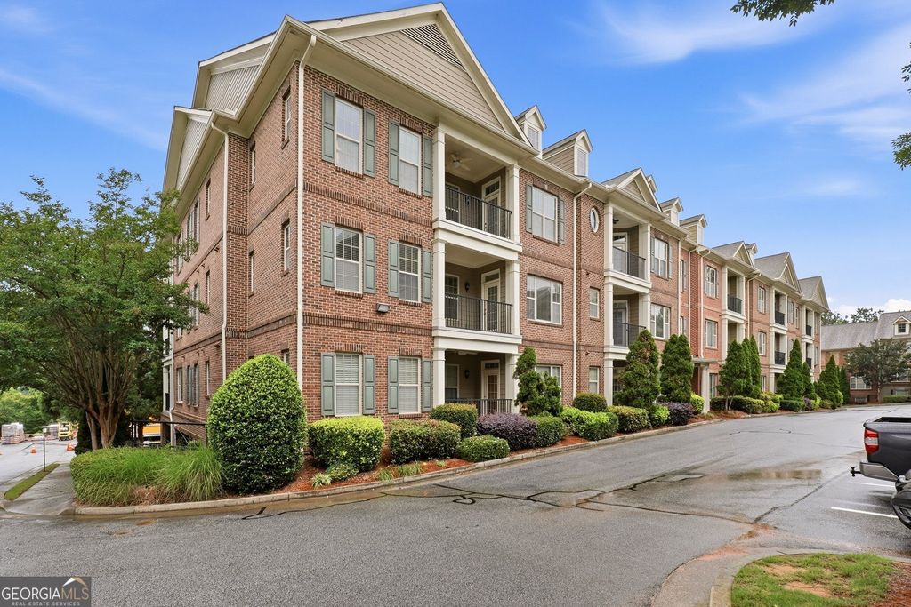 7265 Glisten Avenue NE 120, Sandy Springs, GA 30328