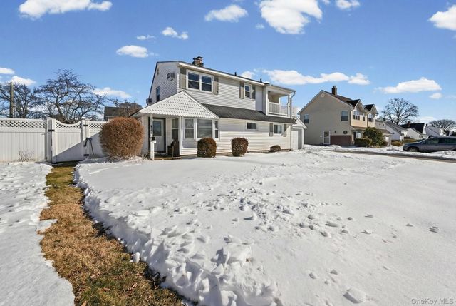 190 Meridian Road, Levittown, NY 11756