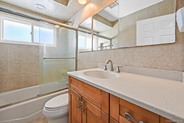 190 Meridian Road, Levittown, NY 11756