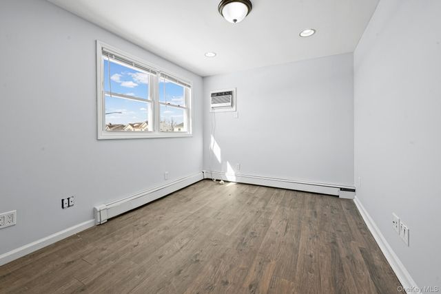 190 Meridian Road, Levittown, NY 11756