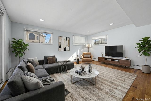 190 Meridian Road, Levittown, NY 11756