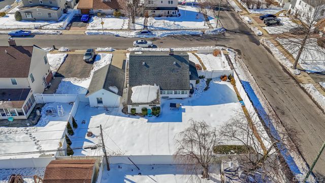 190 Meridian Road, Levittown, NY 11756