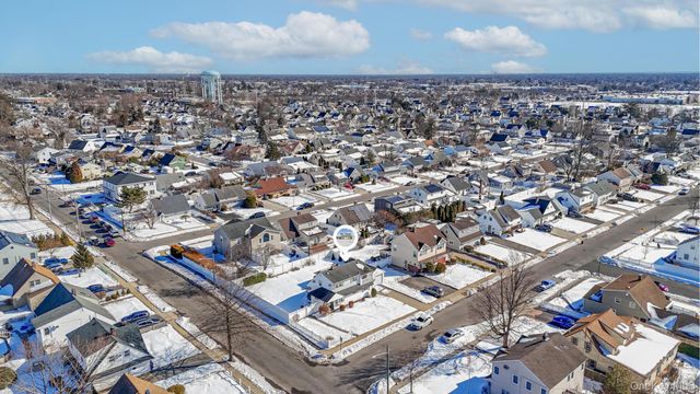 190 Meridian Road, Levittown, NY 11756