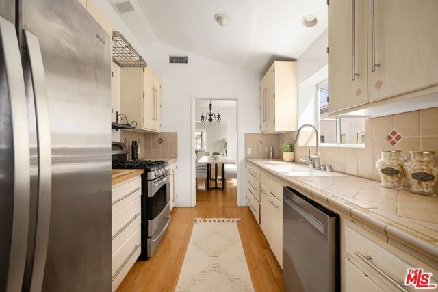 1905 Camden Avenue, Los Angeles, CA 90025