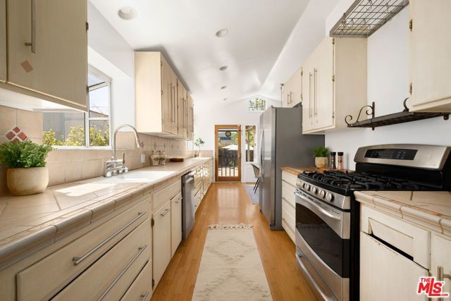 1905 Camden Avenue, Los Angeles, CA 90025