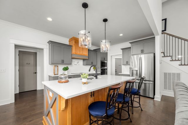 2614 Holly Springs Dr, Murfreesboro, TN 37128