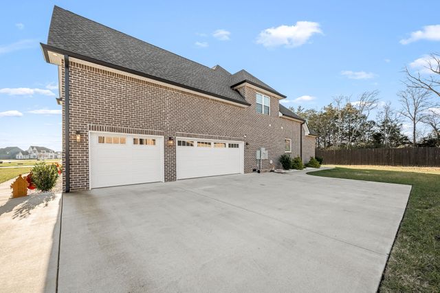 2614 Holly Springs Dr, Murfreesboro, TN 37128