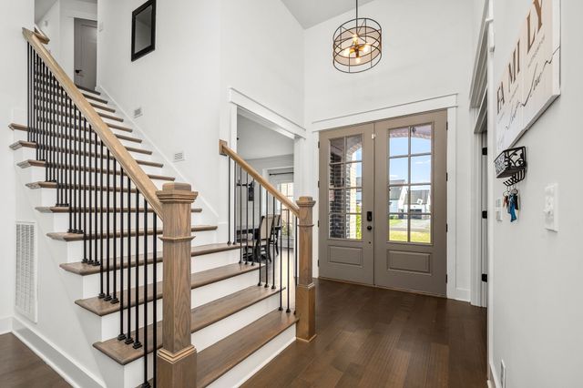 2614 Holly Springs Dr, Murfreesboro, TN 37128