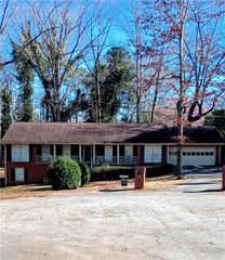 2589 King Circle SE, Conyers, GA 30013