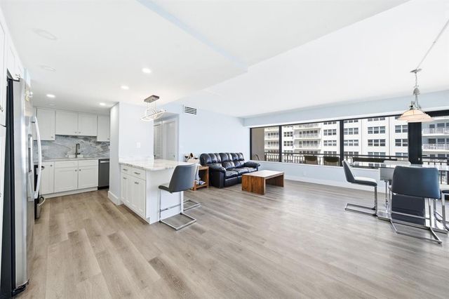 3800 GALT OCEAN Drive PH-14, Fort Lauderdale, FL 33308