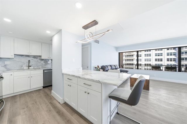 3800 GALT OCEAN Drive PH-14, Fort Lauderdale, FL 33308