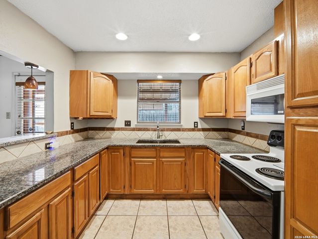 7438 Coers Blvd, Converse, TX 78109