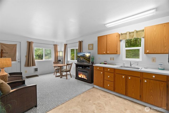 24 Anderson Lane, Hoquiam, WA 98550