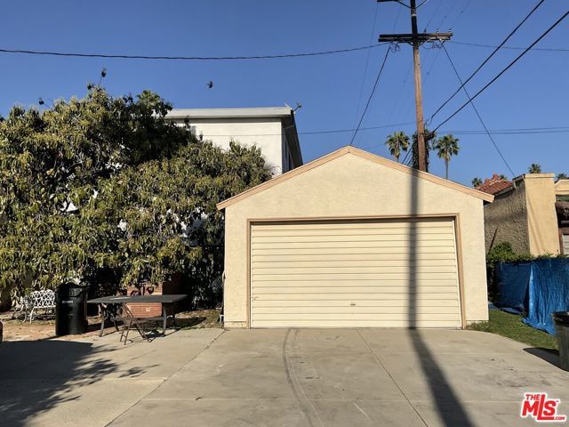 2068 S Hobart Boulevard, Los Angeles, CA 90018