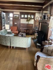 2068 S Hobart Boulevard, Los Angeles, CA 90018