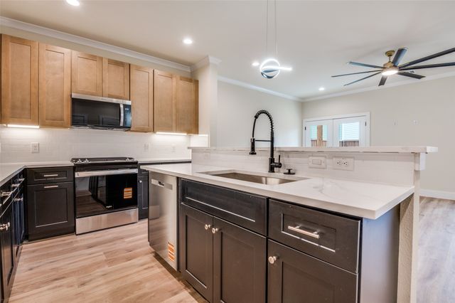 420 Sparks Street, Dallas, TX 75203