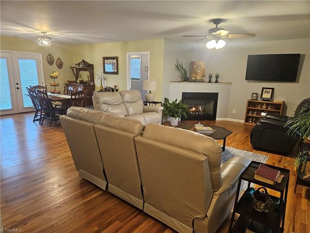 925 Mountainview Road, King, NC 27021