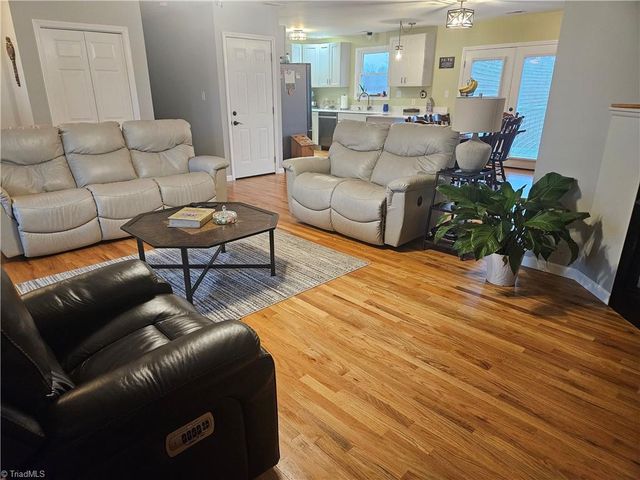 925 Mountainview Road, King, NC 27021