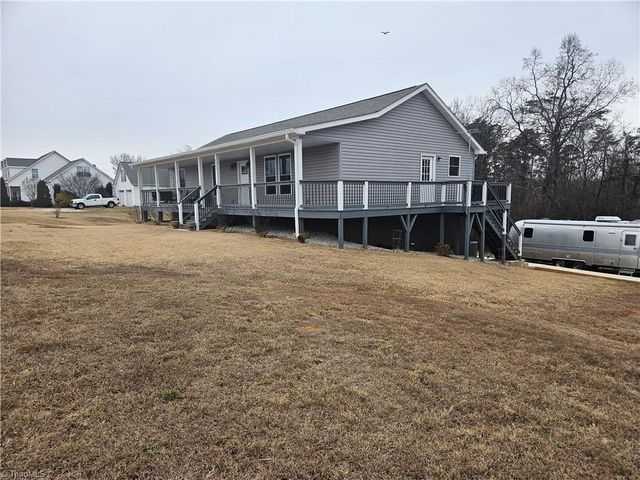 925 Mountainview Road, King, NC 27021