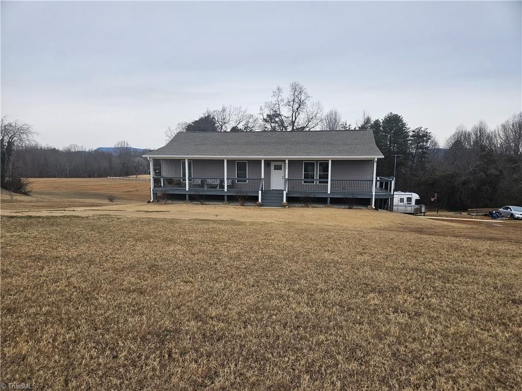 925 Mountainview Road, King, NC 27021