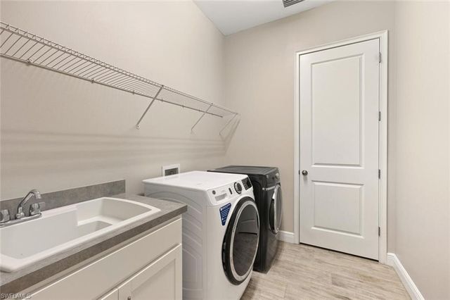 3576 PILOT CIR, Naples, FL 34120