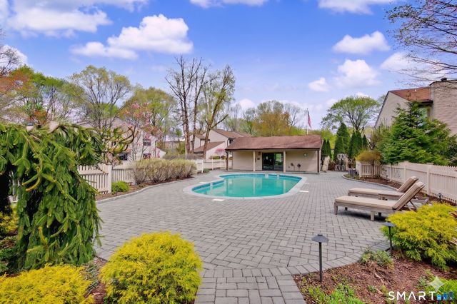 500 River Road 3, Greenwich, CT 06807