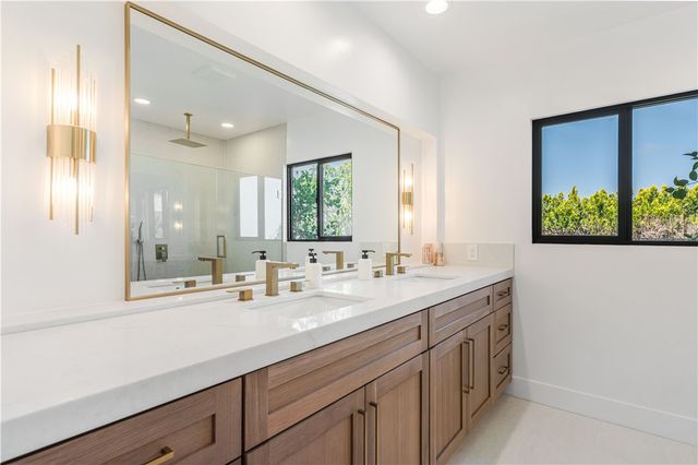 2155 Hercules Drive, Los Angeles, CA 90046