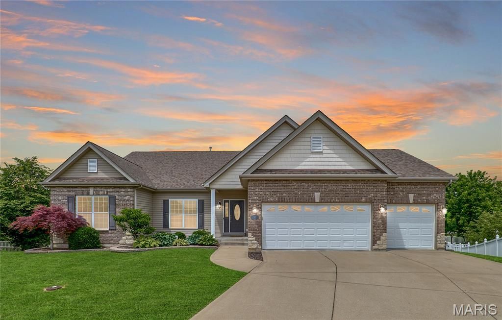 3 Lakeview Pointe Court, Lake St Louis, MO 63367