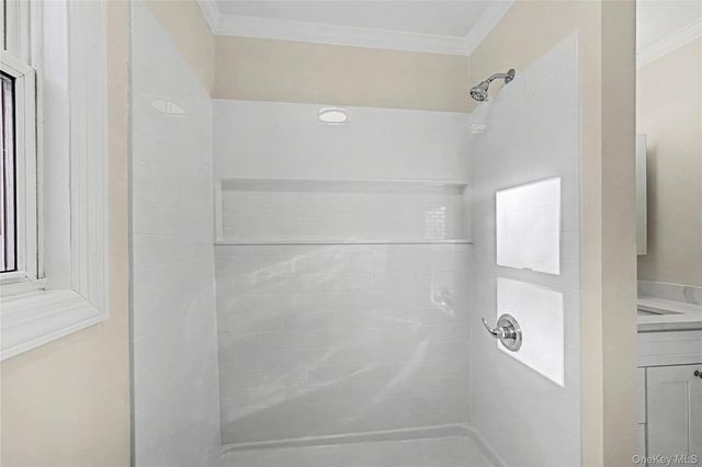 190 Edinburgh Drive, Ridge, NY 11961