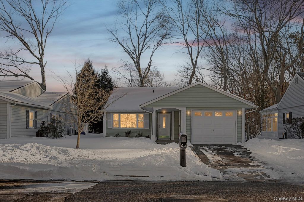 190 Edinburgh Drive, Ridge, NY 11961