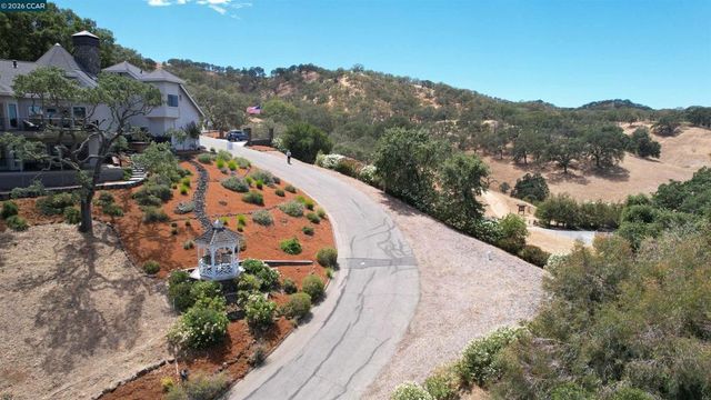 715 Castle Rock Rd, Walnut Creek, CA 94598