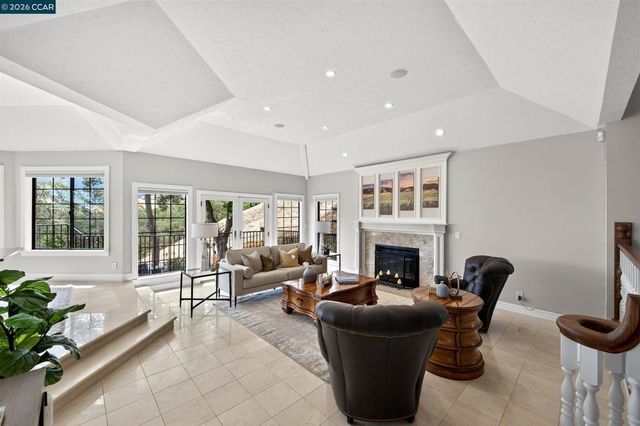 715 Castle Rock Rd, Walnut Creek, CA 94598