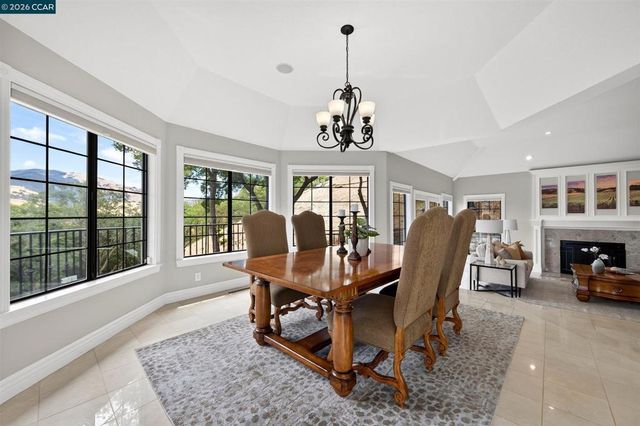 715 Castle Rock Rd, Walnut Creek, CA 94598