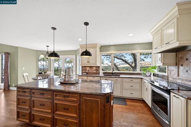 715 Castle Rock Rd, Walnut Creek, CA 94598