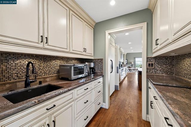 715 Castle Rock Rd, Walnut Creek, CA 94598