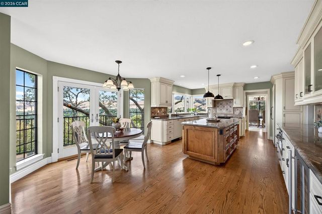 715 Castle Rock Rd, Walnut Creek, CA 94598