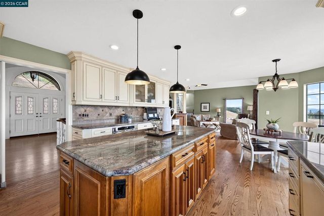 715 Castle Rock Rd, Walnut Creek, CA 94598