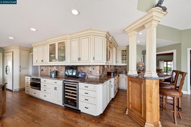 715 Castle Rock Rd, Walnut Creek, CA 94598