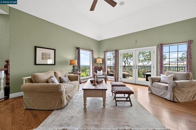 715 Castle Rock Rd, Walnut Creek, CA 94598