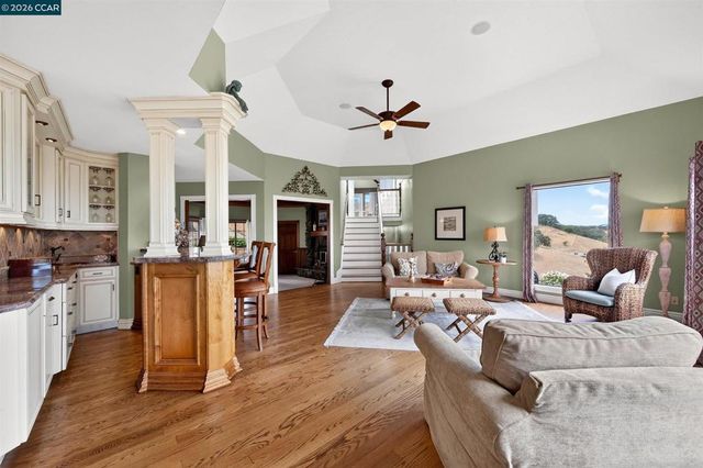 715 Castle Rock Rd, Walnut Creek, CA 94598