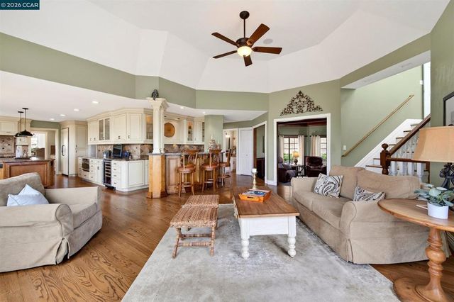 715 Castle Rock Rd, Walnut Creek, CA 94598