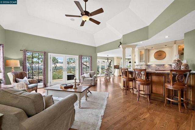 715 Castle Rock Rd, Walnut Creek, CA 94598