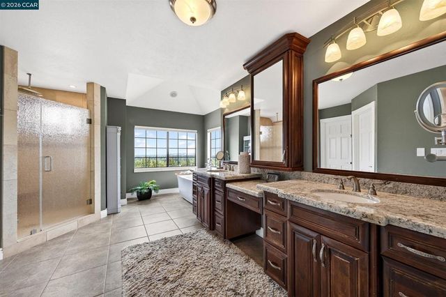 715 Castle Rock Rd, Walnut Creek, CA 94598