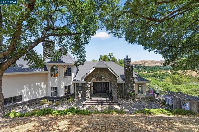 715 Castle Rock Rd, Walnut Creek, CA 94598